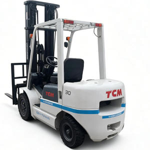 Montacargas TCM FD30 de 3 Toneladas de Segunda Mano, Fabricado en Japón, con Neumáticos Sólidos Diésel, Mástil de Dos Etapas, en Buen Estado de Funcionamiento - Product Image 1