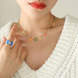 Estilo <span class=keywords><strong>DE</strong></span> LA <span class=keywords><strong>ISLA</strong></span> <span class=keywords><strong>DE</strong></span> Bali Margarita colorida Flor pequeña delicada y fresca Collar con colgante suave y encantador - Product Image 4