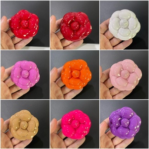 กิ๊บติดผมรูปกลีบดอกไม้ขนาด 6.6 ซม. แบบถอดได้ กลิ่นหอมอ่อนๆ ใช้ตกแต่งชุดชั้นใน - Product Image 1