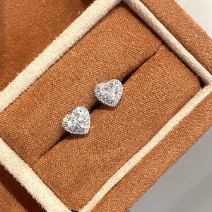 Pendientes Huggie de Oro Blanco PT950 Xinfly con Diamantes Cultivados en Laboratorio en Forma de Corazón, para Boda o Regalo, Talla Infantil - Product Image 1