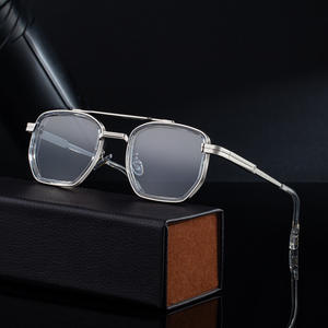 แว่นกันแดดทรงสี่เหลี่ยมสำหรับผู้ชายสุดหรู กรอบโลหะ ป้องกันรังสียูวี 400 ระดับ 2 สีดำทอง ดีไซน์แฟชั่น - Product Image 4