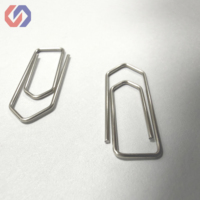 Clips de papier en métal triangulaires évidés, forme créative, personnalisables, très populaires, pour usage professionnel, vente en gros, papeterie multifonctionnelle