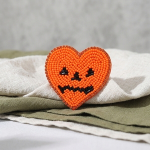 Broche Nuevo Minimalista con Corazón Plateado, Joyería Vintage de Lujo Ligero para Niños, Compra al por Mayor, Joyería Deportiva para Mujer - Product Image 1