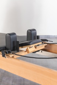 Reformer <span class=keywords><strong>Pilates</strong></span> portable de haute qualité, pliable pour la maison, en bois de hêtre, lit de <span class=keywords><strong>Pilates</strong></span> professionnel - Product Image 5