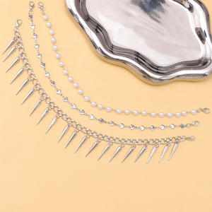 Conjunto de Cadena para Sombrero con Remaches y Corazones, con Cadenas de Perlas, Ajustable para Adultos, Set de 3 Piezas - Product Image 2