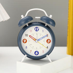 ساعة منبه إلكترونية جديدة بشاشة 4 بوصات، ساعة منبه صامتة لغرفة نوم الطلاب، هدية للأطفال للاستيقاظ المبكر، بيع بالجملة - Product Image 3