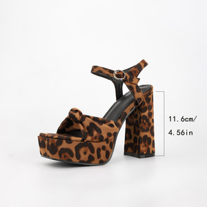 รองเท้าส้นตึกพิมพ์ลายเสือดาวแบบผูกโบว์ ส้นสูงพิเศษ หัวเหลี่ยม สำหรับผู้หญิง - Product Image 5