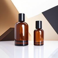 Flacons de parfum élégants en verre brun 30ml 50ml 100ml avec capuchon noir et pulvérisateur à sertir, logo personnalisé pour diffuseur