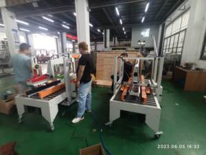 Solapas de doble columna Cinta de cartón plegable Cierre de caja Sellador Caja automática Caja de cartón Selladores cónicos - Product Image 2