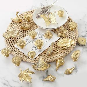 Tirador de cajón de latón para muebles, perilla creativa de flores, animales, mariposa, hoja de ginkgo, gran oferta - Product Image 1