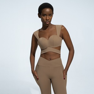Ensemble de yoga deux pièces à coupe fixe pour <span class=keywords><strong>femme</strong></span>, nouveau style, respirant, confortable et <span class=keywords><strong>sexy</strong></span>, idéal pour l'entraînement et le fitness - Product Image 1
