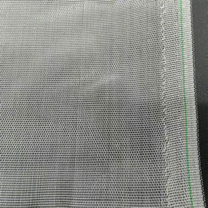 Malla Antiinsectos Blanca de 50 mallas y 120 g/m² con Borde Negro y Línea Verde - Product Image 4