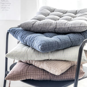 وسادة مقعد زخرفية قابلة للتخصيص، مصنوعة من ألياف البوليستر 100%، طقم من وسادتين مربعتين مبطنتين للمقاعد - Product Image 1