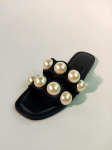 Nuovo design square head Shine Pearl pantofole piatte da donna modello petalo mezza resistenza scarpe step on mocassini donna - Product Image 4