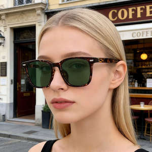 Lunettes de soleil polarisées carrées Ks 3928 pour femmes, verres TAC UV400, monture en plastique et métal, couleur noire, style urbain extérieur - Product Image 3
