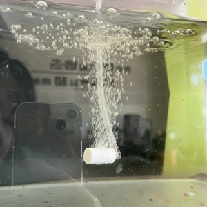 Đá Bong Bóng hình trụ màu trắng với giao diện góc vuông - Product Image 3