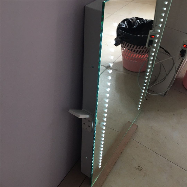 Specchio da bagno a led con specchio da parete a led shever point luce a specchio illuminata da bagno con presa per rasoio