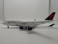 Modèle d'avion en résine réaliste, cadeau d'affaires, avion, avion à LED, Boeing 747, Delta Airlines, 1/150