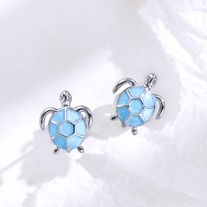 Orecchini a perno con tartaruga blu, smaltati, in ottone, a forma di animale marino, gioielli alla moda da donna, accessorio regalo - Product Image 1