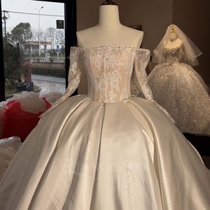 Wx362 Ivory Satin Modern Ball Gown <b>Wedding</b> Dress Appliques Sweetheart Neckline Chapel Train Floor-Length Handmade Lace Waist - Product Image 3
