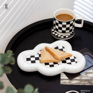 Bandeja de Cerámica Personalizada con Forma Irregular y Patrón de Tablero de Ajedrez de 25 cm, Plato Decorativo para Café y Té de Hotel DP1371B-9.5 - Product Image 2