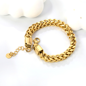 Pulsera de Cadena de Acero Inoxidable Chapada en Oro de 18K para Mujer, Impermeable, Hipoalergénica, Resistente al Deslustre, Joyería Elegante para Uso Diario - Product Image 3