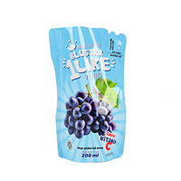 Op maat bedrukte speciale vorm staande vloeibare verpakking sapzak kleurrijke plastic fruitdrankzak met ingebouwde rietje