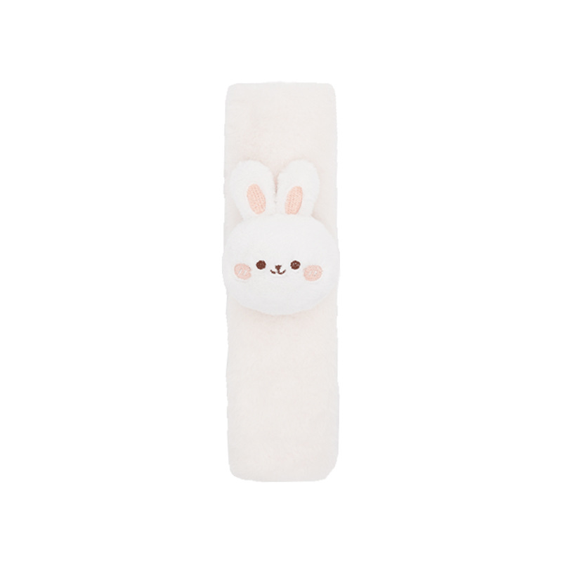 Hombreras de piel de conejo blanco con diseño de conejo en forma de nube.