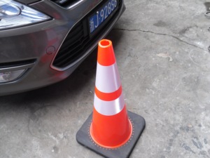 حركة مرور مخروطية من كلوريد البولي فينيل عاكسة بارتفاع ثقيل أحمر وأسود بحجم قاعدة من من من من من من من من من من من من من من من من من من من من من من من أجل الطرق الحضرية والطرق السريعة - Product Image 6