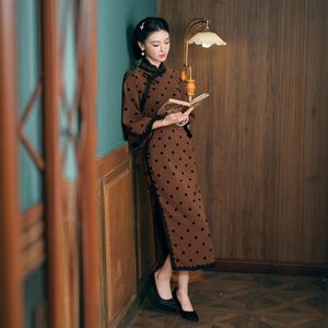 2024 Tang Zhi <span class=keywords><strong>Lian</strong></span> vestido de terciopelo Retro de gama alta para mujer Otoño Invierno Vintage Suzhou Cheongsam mangas grandes vestido de baile de gasa - Product Image 4
