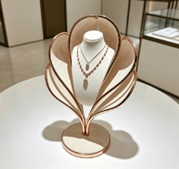 Présentoir à Colliers Multi-Niveaux Élégant en Or Rose, Buste à Bijoux en Forme de Pétale, Support à Bijoux Premium avec Éclairage LED, Durable
