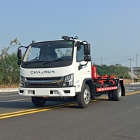 Camion à benne à bras articulé avec conteneur compacteur pour la compression des déchets à haut volume et les opérations d'assainissement municipal efficaces