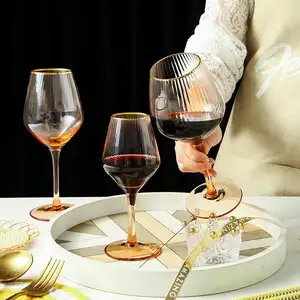 Grosir murah pelek emas hadiah merah muda anggur Set kacamata mewah untuk Bar