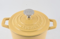 Casserole en fonte de plusieurs couleurs polyvalente pour une utilisation dans la cuisine multicatégorie