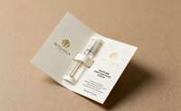 Carte porte-échantillon de parfum mini 2ml personnalisée, imprimée quadricolore, avec flacon pulvérisateur, en gros, gaufrage et dorure à chaud