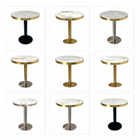 Table de salle à manger en pierre frittée marbrée pour restaurant commercial, bord en alliage d'aluminium doré pour projet hôtelier