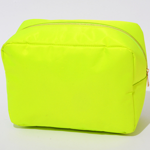 กระเป๋าเดินทางไนลอนสีเขียวนีออนขนาดใหญ่รุ่นใหม่ ชุดกระเป๋าใส่เครื่องสำอางพร้อมป้ายโลโก้ DIY แบบกำหนดเองได้ - Product Image 2