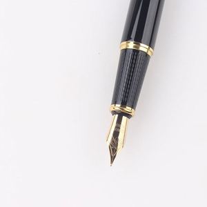 Pluma Estilográfica Negra de Lujo Personalizada con Puntas de Oro para Oficina - Product Image 3
