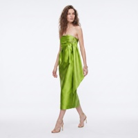 Robe de cocktail élégante vert citron sans bretelles, longueur midi, en satin, avec corsage froncé et détail boucle drapée, couleur chartreuse 2026