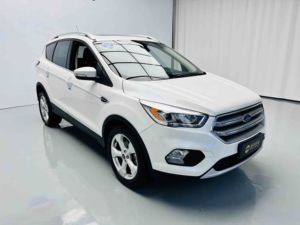 Stock important de <span class=keywords><strong>Ford</strong></span> <span class=keywords><strong>Kuga</strong></span> <span class=keywords><strong>EcoBoost</strong></span> 180 d'occasion vérifiés en Chine, avec grand coffre extensible et vitres électriques, SUV polyvalent pour le transport quotidien - Product Image 3