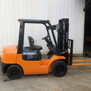 Chariot élévateur Toyota d'occasion de haute qualité, 3 tonnes, 4300 kg, 0-2000 heures, à vendre avec moteur puissant, meilleur prix, inspection vidéo pour rapport - Product Image 3