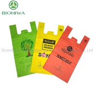 Koop China Eco-vriendelijke Biologisch afbreekbare T-shirt tas draagtas composteerbare boodschappentas op rol/stuk zijvouw 20um/25um