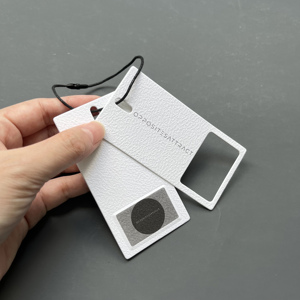 Étiquettes suspendues en papier coton texturé gaufré de luxe, avec logo personnalisé et découpe ajourée, pour vêtements et bijoux - Product Image 2