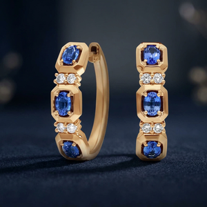 Boucles d'oreilles créoles de luxe en or jaune avec saphirs bleus et diamants, boucles d'oreilles géométriques à 3 pierres de saphir pour femme - Product Image 4