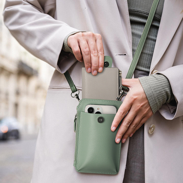 Hot Selling Fashion Premium Leather Cross Body Phone Pouch Phone Bag With Side Pockets and Adjustable Shoulder Strap