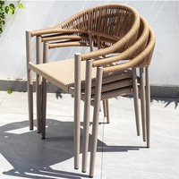 Ensemble de meubles de patio en métal au design moderne, table et chaises de salle à manger d'extérieur pour ferme et villa