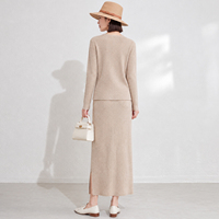 Ensemble plissé pour femme, haut côtelé minimaliste et jupe colonne fendue, prêt à expédier, ensemble deux pièces pour femme, de notre usine avec 20 ans d'expérience