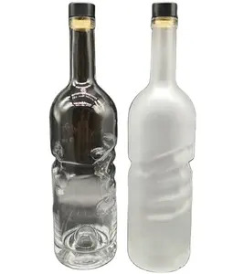 750ml वोदका और शराब कांच की बोतल हाथ आकार