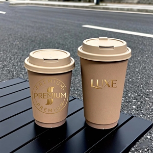 Vente flash : Gobelet en papier tactile à double paroi biodégradable personnalisé de qualité supérieure, gobelet en papier kraft pour café avec estampage à chaud dorée, avec couvercle et manchon - Product Image 2