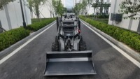 Mini-chargeuse compacte sur pneus 1000 kg avec godet à attache rapide, fourches, balayeuse et 20 accessoires pour travaux de construction